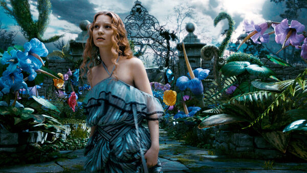 Poster phim Alice Ở Xứ Sở Trong Gương