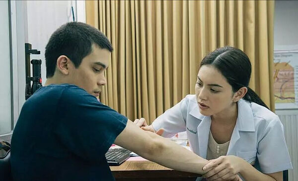 Poster phim Bắt Cóc Trái Tim