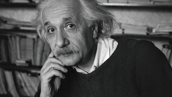 Poster phim Einstein và trái bom