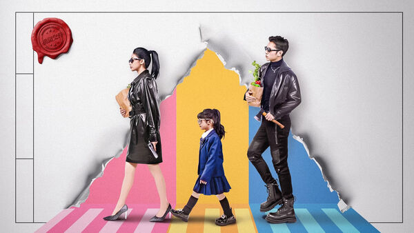 Poster phim Gia Đình Ngụy Trang