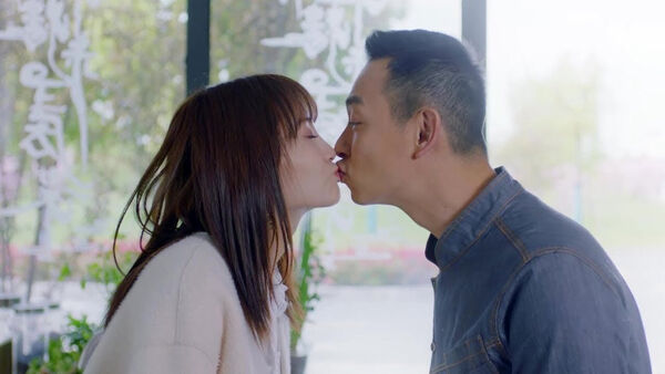 Poster phim Nhà Hàng Hồng Lâu