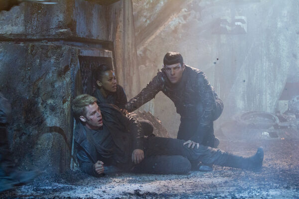 Poster phim Star Trek: Chìm Trong Bóng Tối